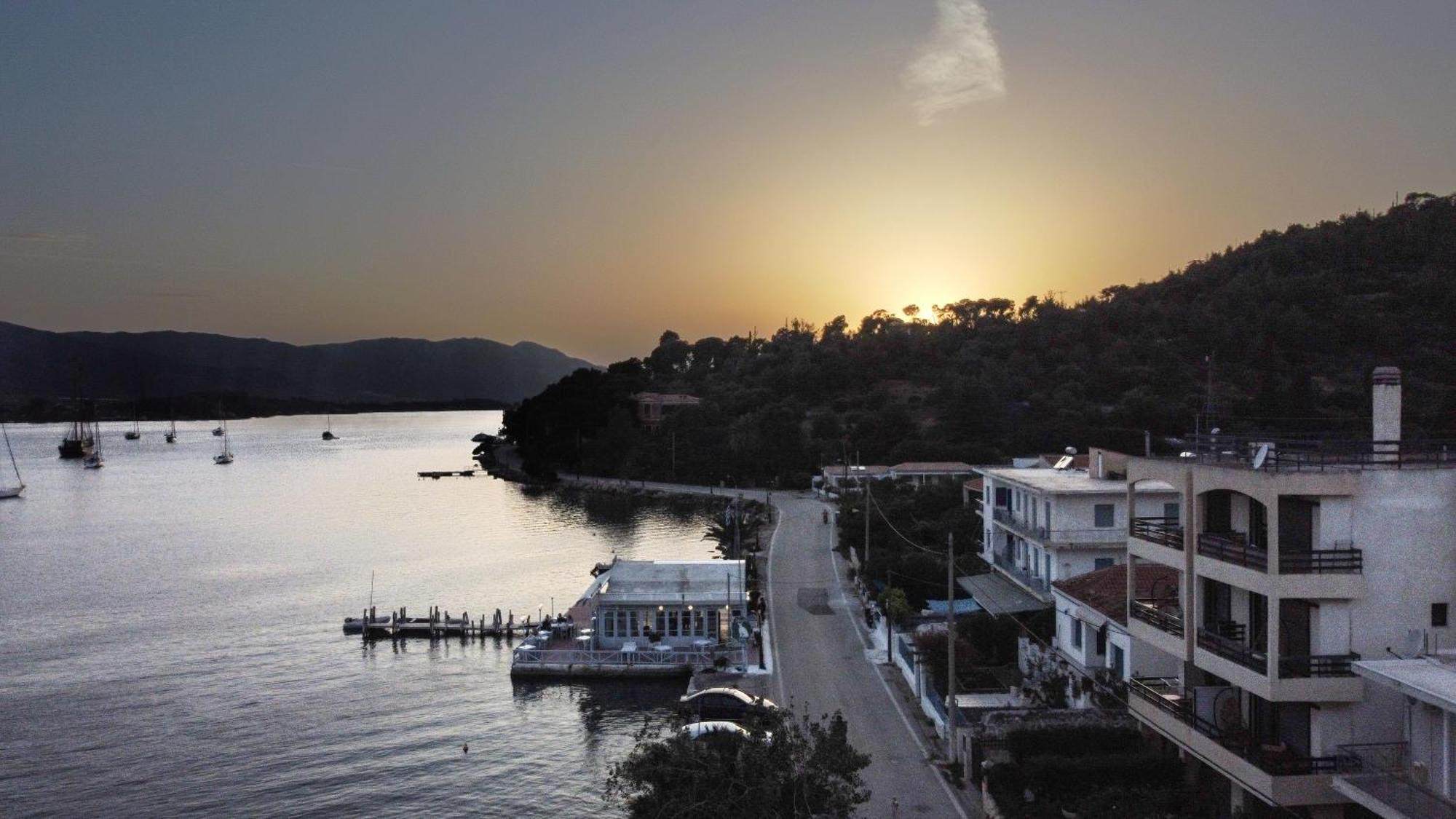 Villa Irene Poros Town Bagian luar foto