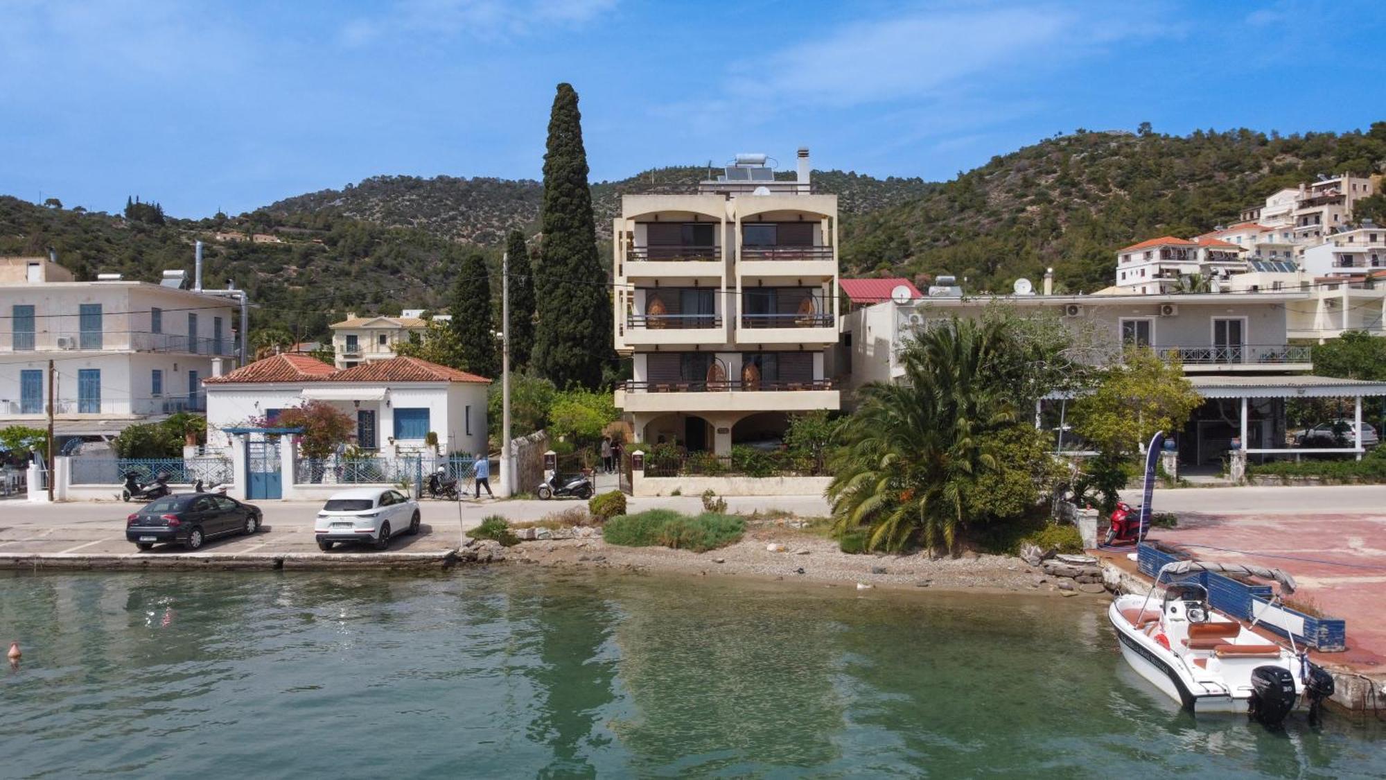 Villa Irene Poros Town Bagian luar foto